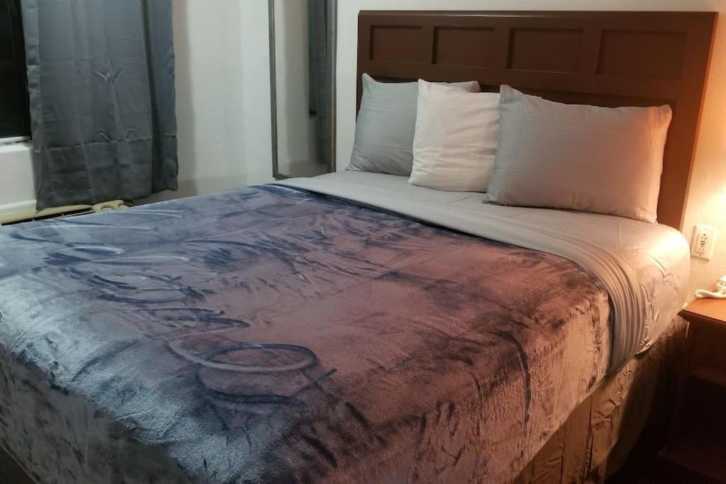 Hotel King Bed Hotel Room 120 Booking Stillwater Exterior foto